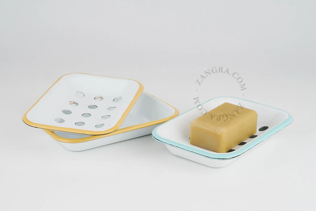 portasapone in smalto bianco con bordo blu