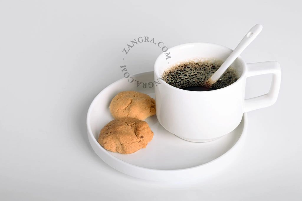 porcelanowy kubek z uchwytem