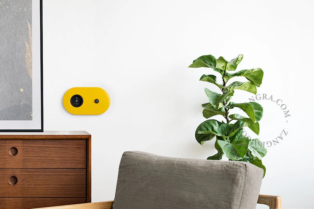 yellow flush mount socket & switch – black push-button