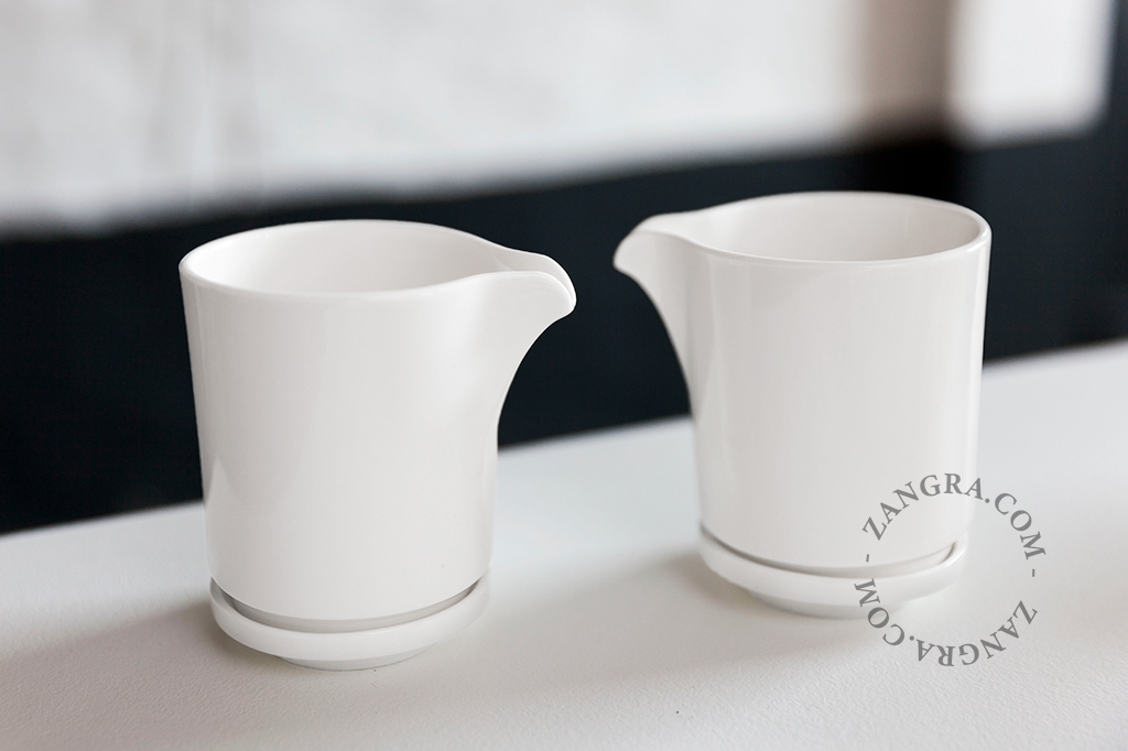 porcelanowy dzbanek do mleka