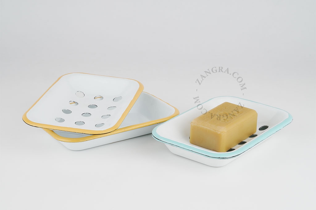 portasapone in smalto bianco con bordo blu