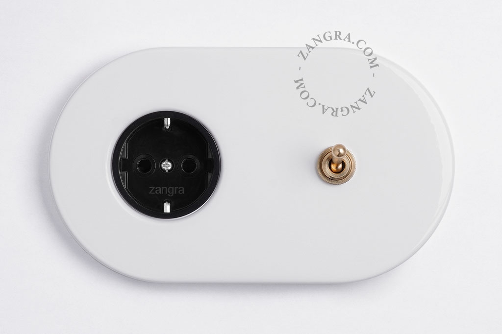 tomada embutida em branco e interruptor bidirecional ou simples - alavanca em latão bruto