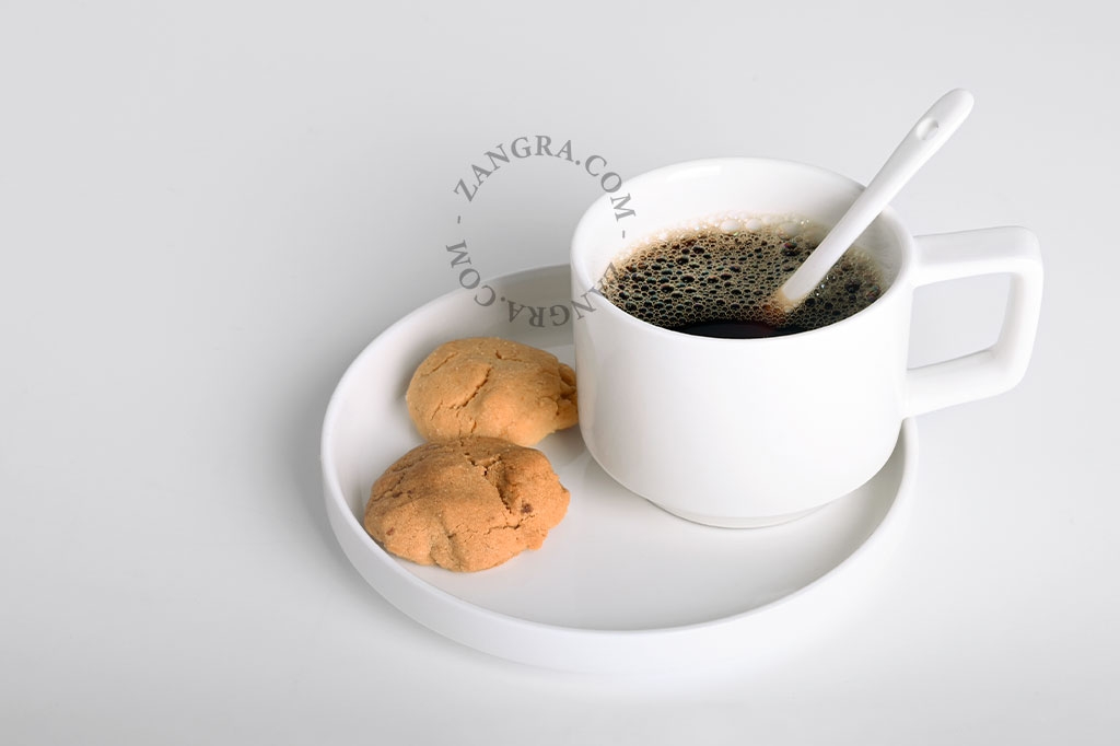 porcelanowy kubek z uchwytem