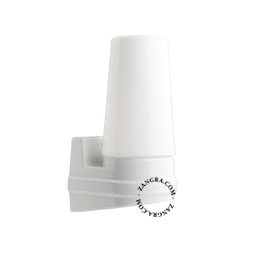 Skandinavisk lampe fra 1960'erne i hvidt porcelæn.