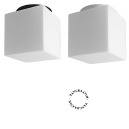 Lampe med terning af blæst glas.