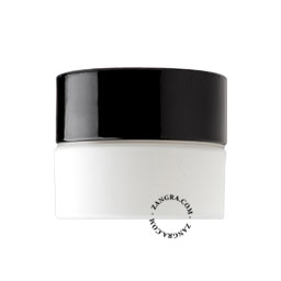 Rund lampe i sort porcelæn.