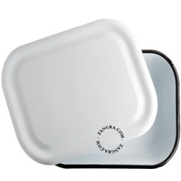 Witte emaille ovenschaal met een diameter van 35 cm.