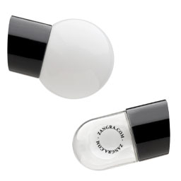 Væglampe i sort porcelæn med glasskærm.