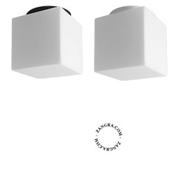 Lampe med terning af blæst glas.
