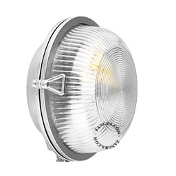 Udendørs nikkelbelagt messing skotlampe med prismatisk glas.