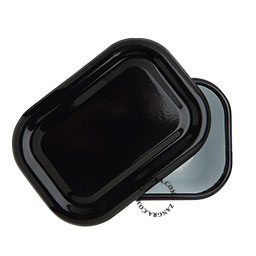 Zwarte emaille ovenschaal met een diameter van 17 cm.