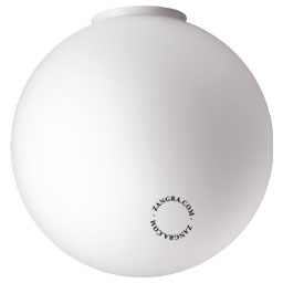 Kuglelampe i blæst glas.