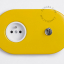 prise electrique jaune avec un interrupteur va-et-vient en laiton nickele