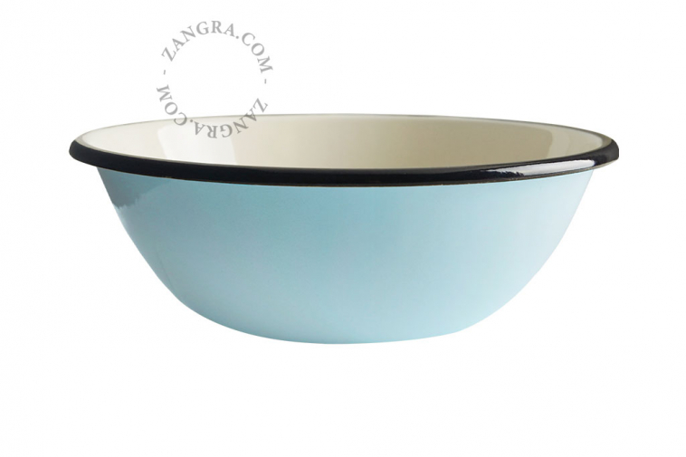 Blauwe kom in emaille met een diameter van 16 cm.