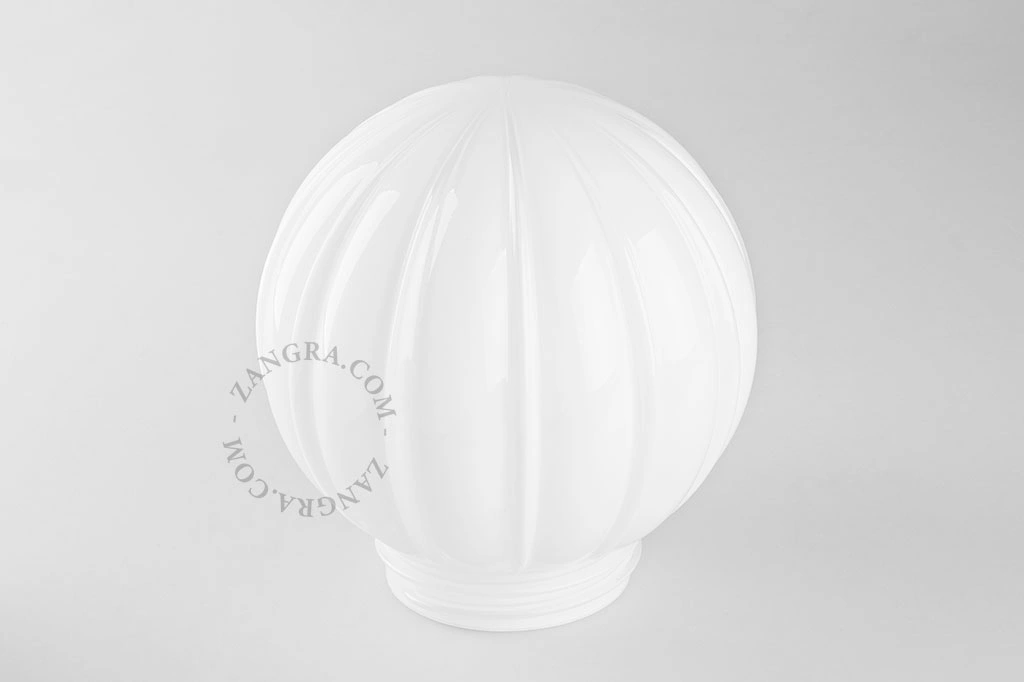 lampskärm i opal ribbat glas