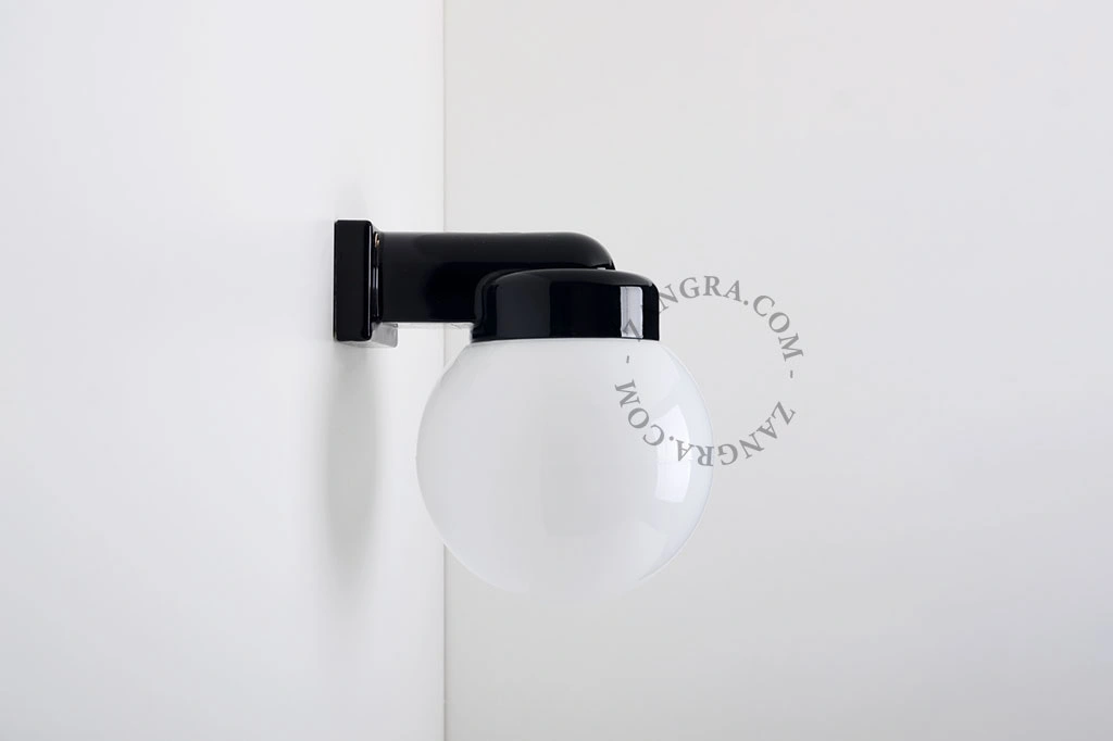 badeværelse sort porcelænsvæglampe med glasskærm - IP54