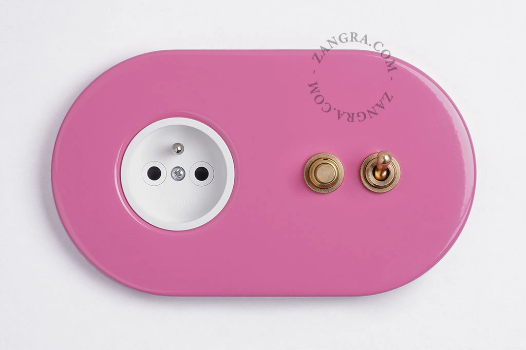 enchufe rosa con interruptor simple o conmutado y pulsador - palanca y botón de latón