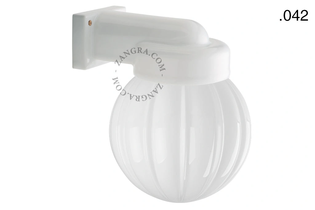 zewnętrzna lub łazienkowa lampa ścienna biała porcelana ze szklanym kloszem - IP54