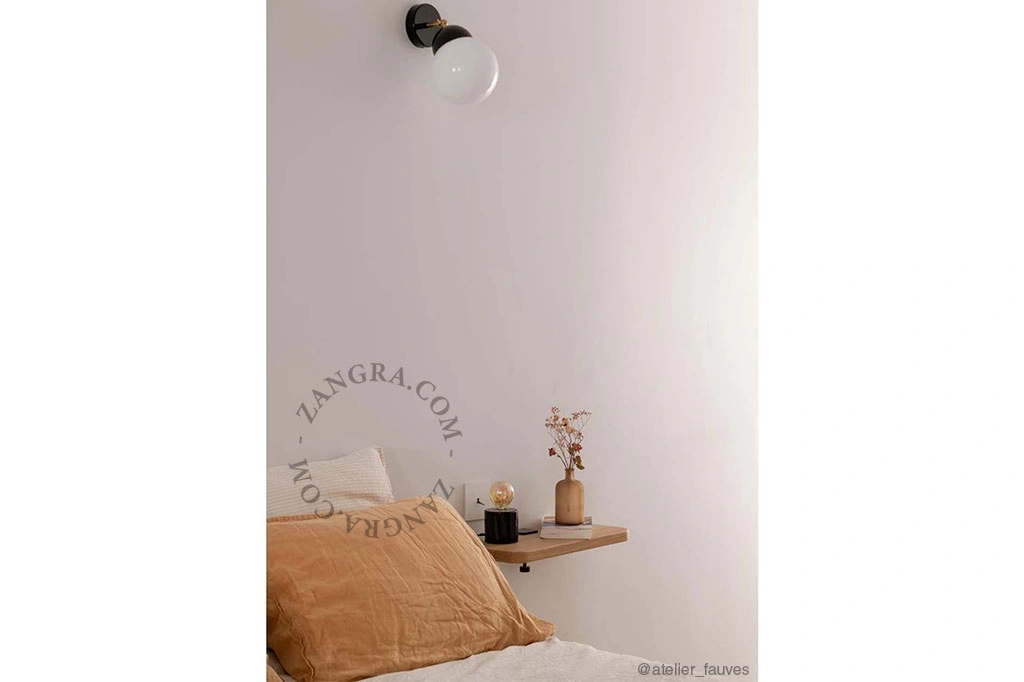 bed- of tafellamp in zwart porselein