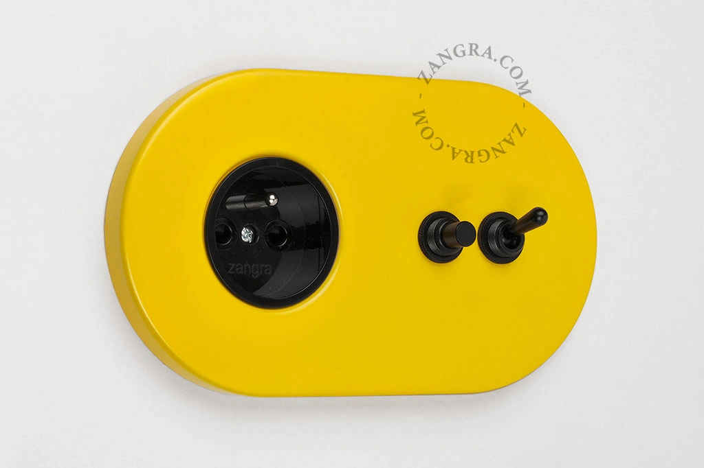 tomada embutida em amarelo e interruptor bidirecional ou simples - alavanca e botão de pressão em preto