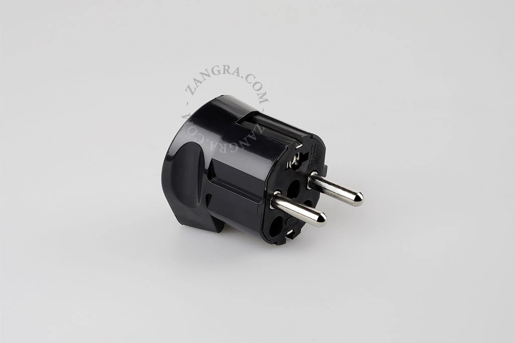 schwarzer CEE 7/7-Stecker