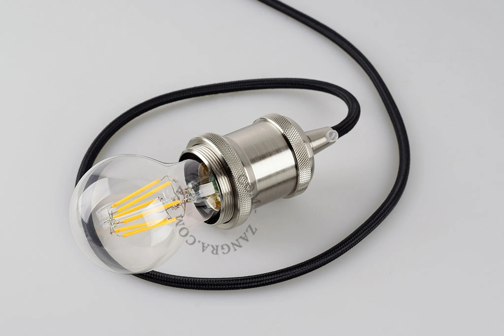 nickel-coloured metallic socket (US)