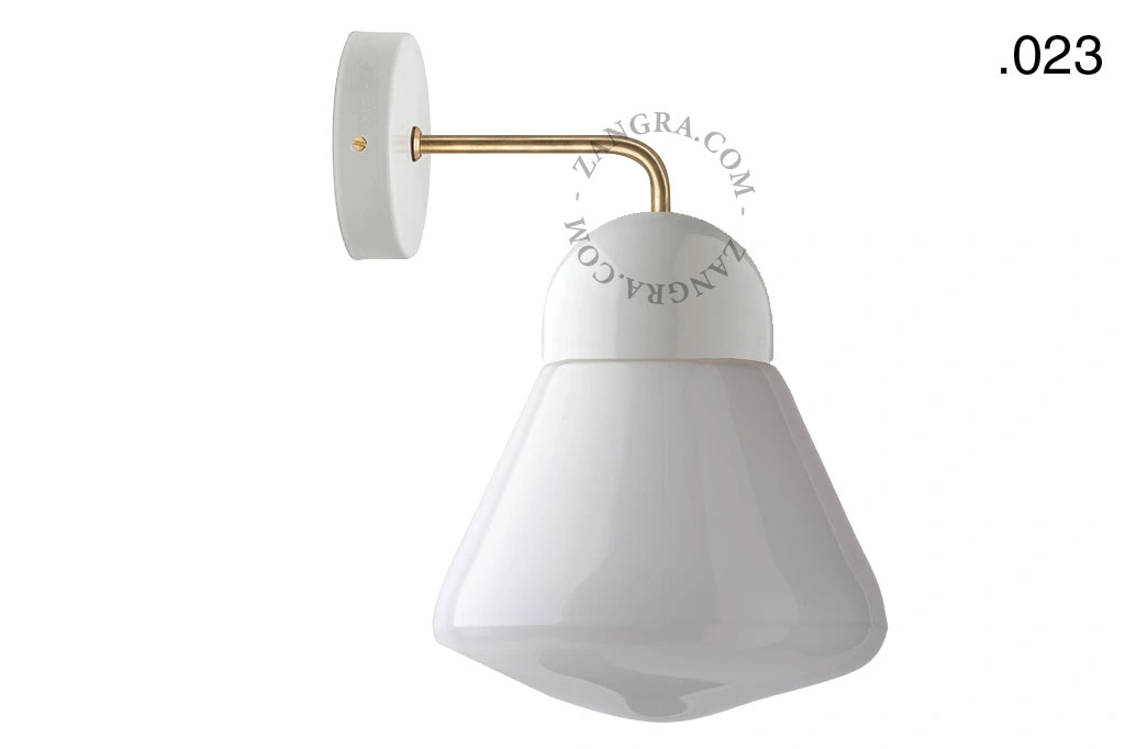 wandlamp van porselein en glas