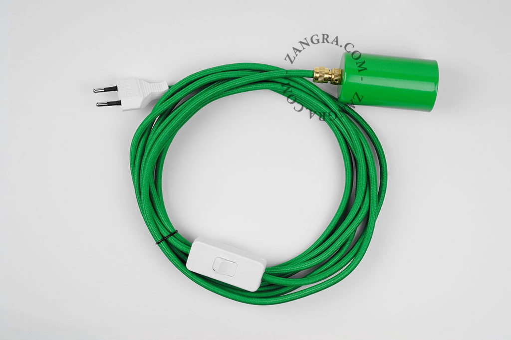 lampada a sospensione verde con spina
