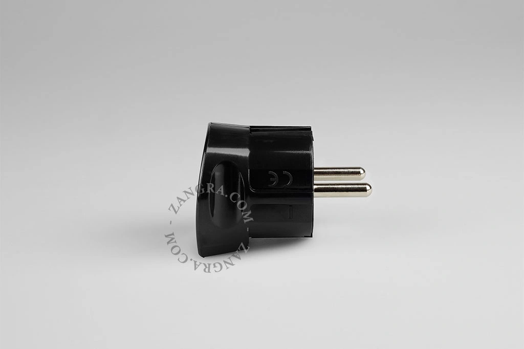 schwarzer CEE 7/7-Stecker