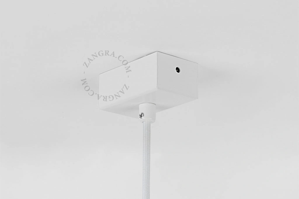 biała liniowa lampa wisząca Brenda