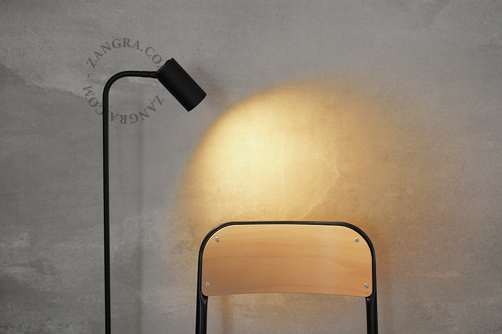 justerbar golvlampa Achille - svart