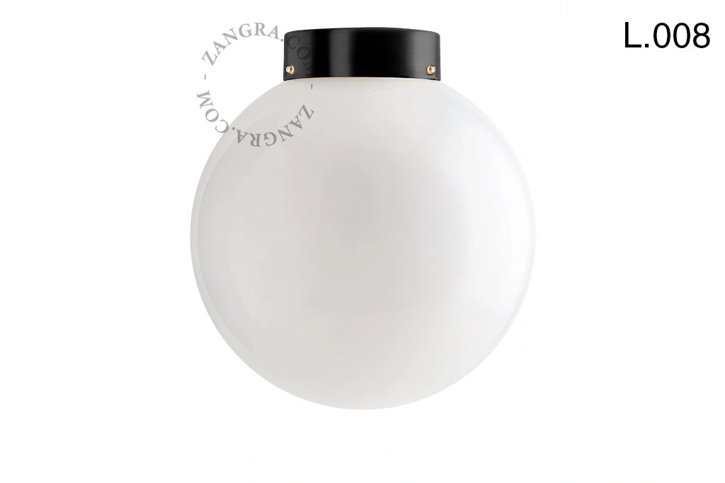 lampa z mosiądzu ze szklanym kloszem