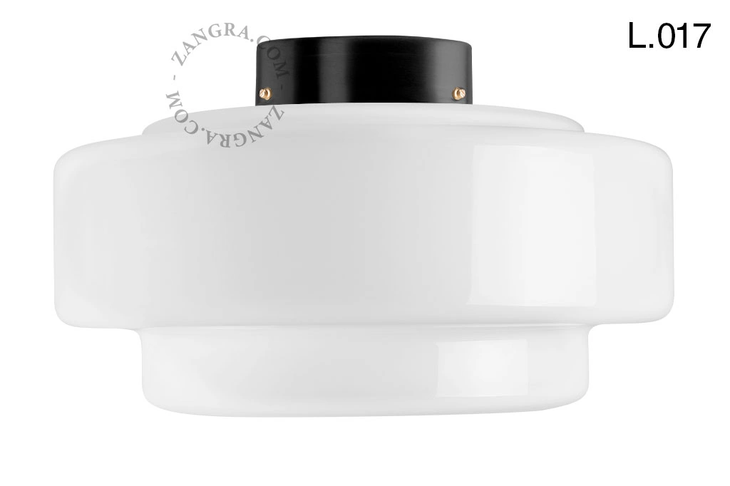 lampa z mosiądzu ze szklanym kloszem