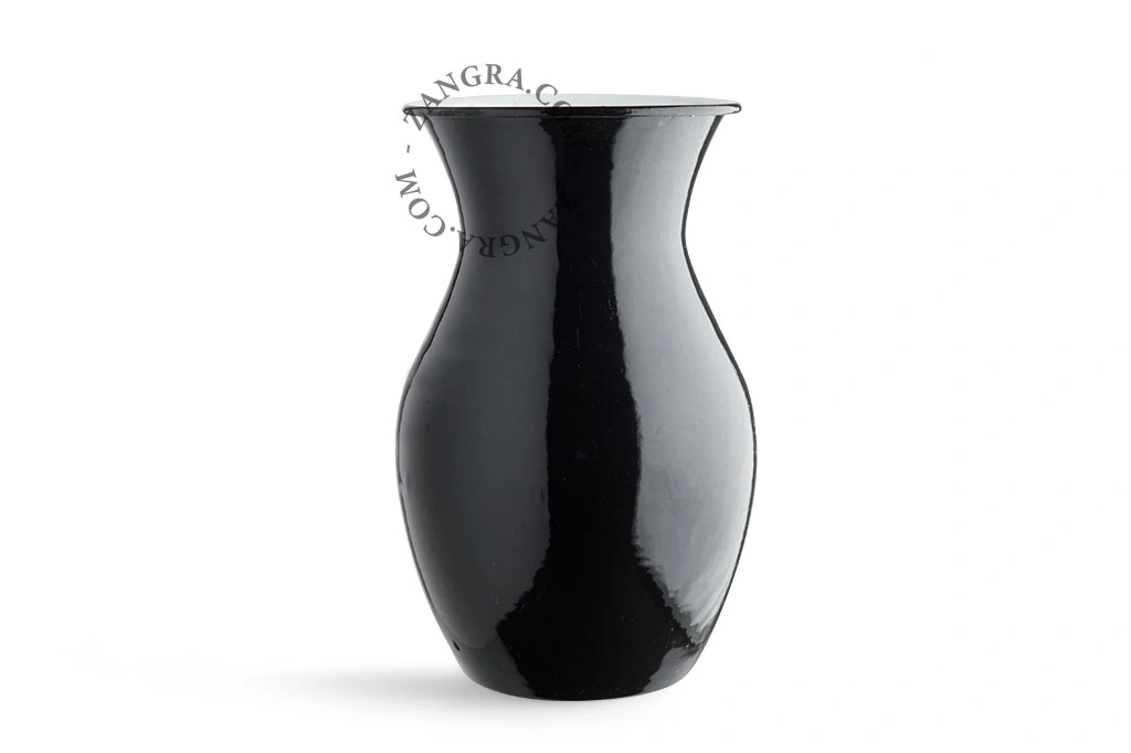 Vase aus schwarzer Emaille