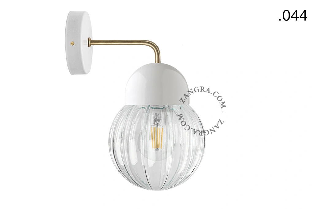 wandlamp van porselein en glas