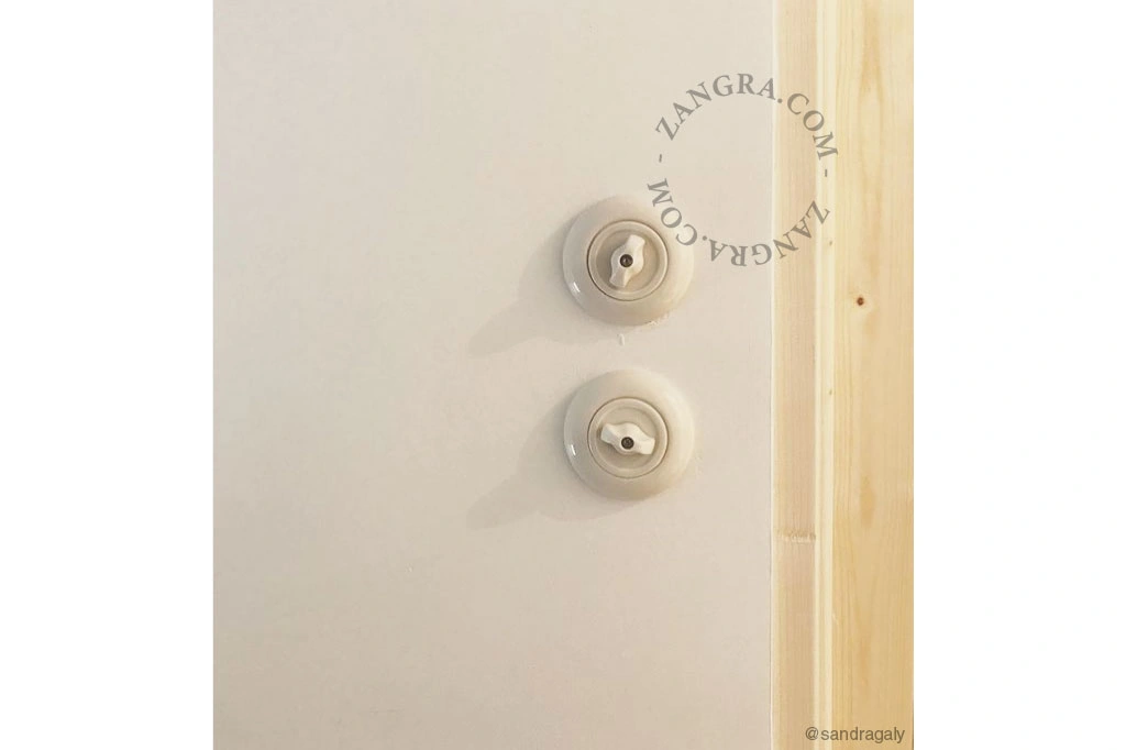 Abdeckplatte aus weißem Porzellan für Schalter, Steckdosen und Dimmer
