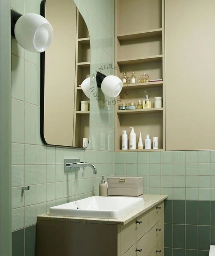 czarna lampa ścienna ze szklanym kloszem - Ø 11 cm
