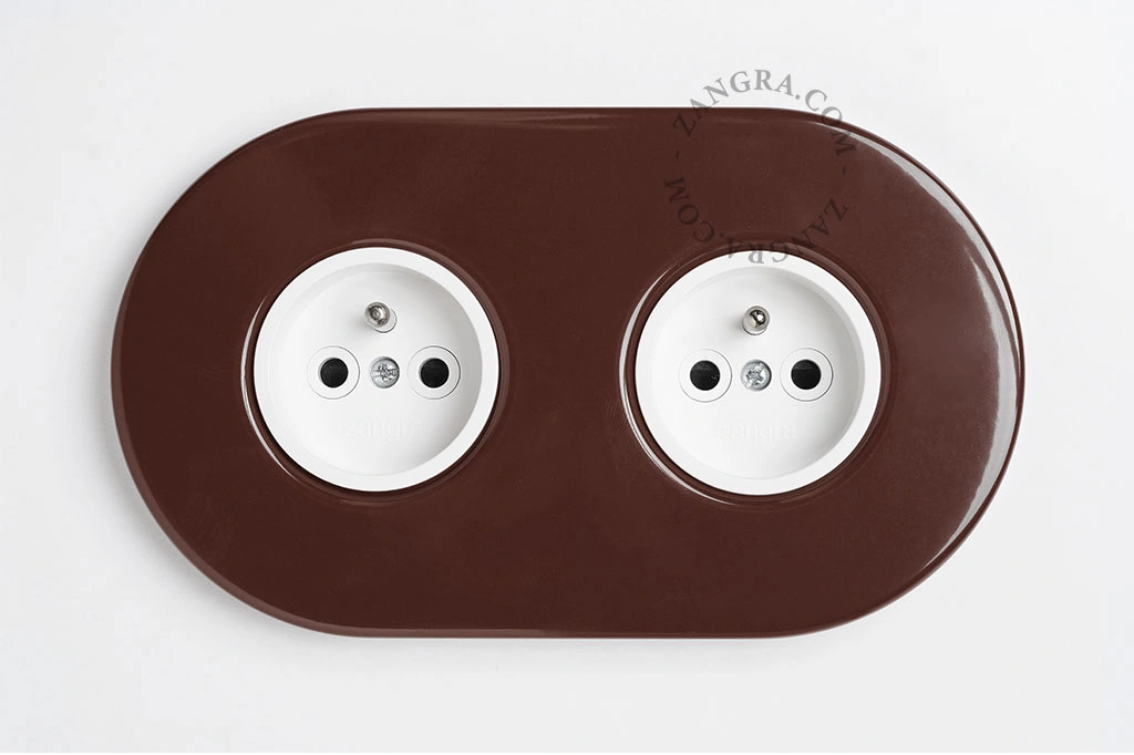 podwójne gniazdko ścienne - brązowe