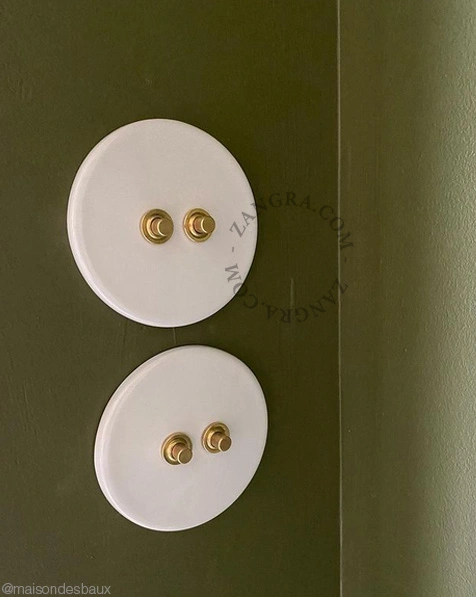 double interrupteur en porcelaine blanche - boutons-poussoirs en laiton
