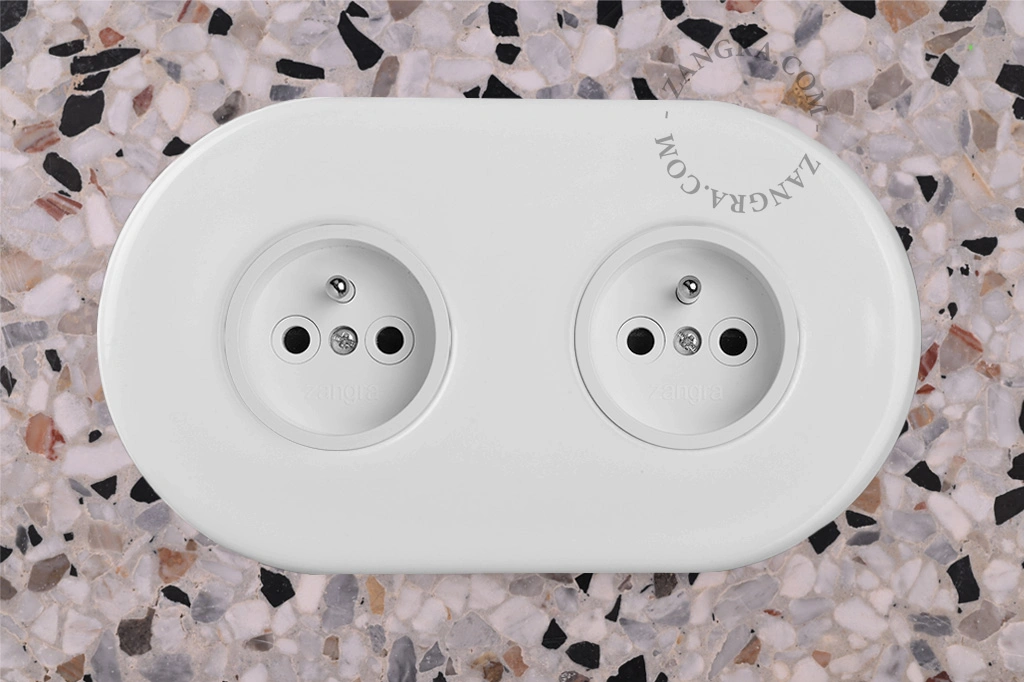 tomada elétrica dupla encastrar de porcelana