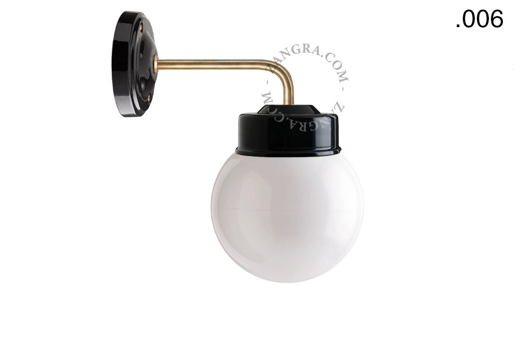 applique en porcelaine noire avec globe en verre