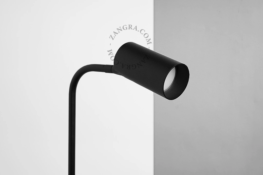 justerbar golvlampa Achille - svart