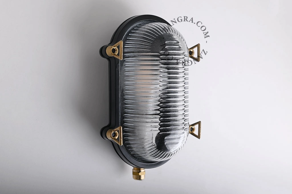 udendørs skotlampe i sort messing - IP64