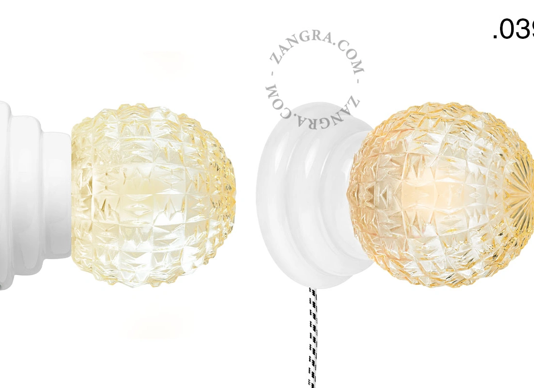 biała porcelanowa lampa ścienna Art Deco Danilo z włącznikiem