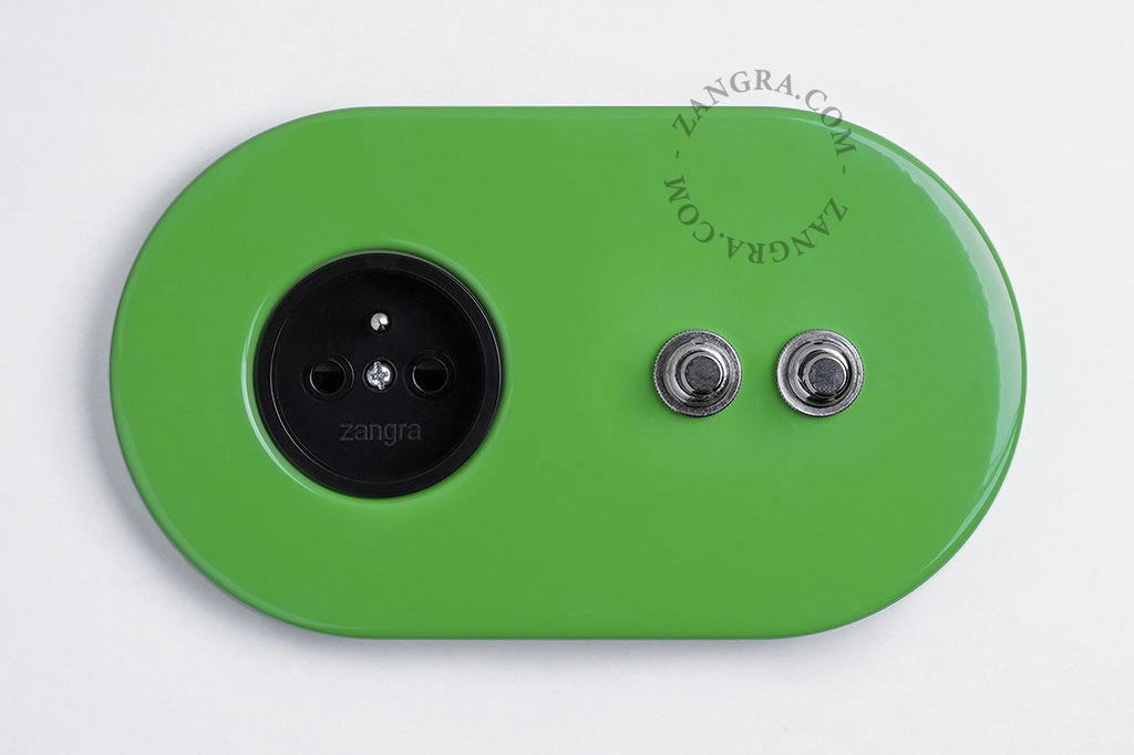 groen stopcontact met 2 drukknoppen - zilverkleurig