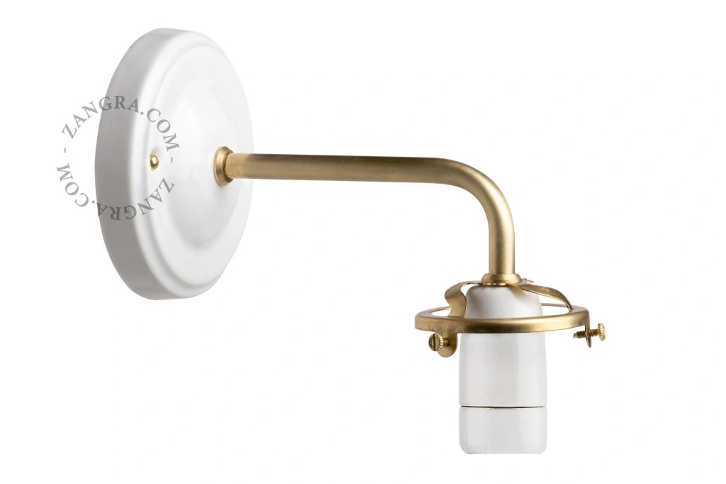 lampa ścienna z kloszem ze szkła opalowego
