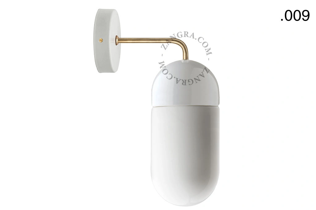 wandlamp van porselein en glas