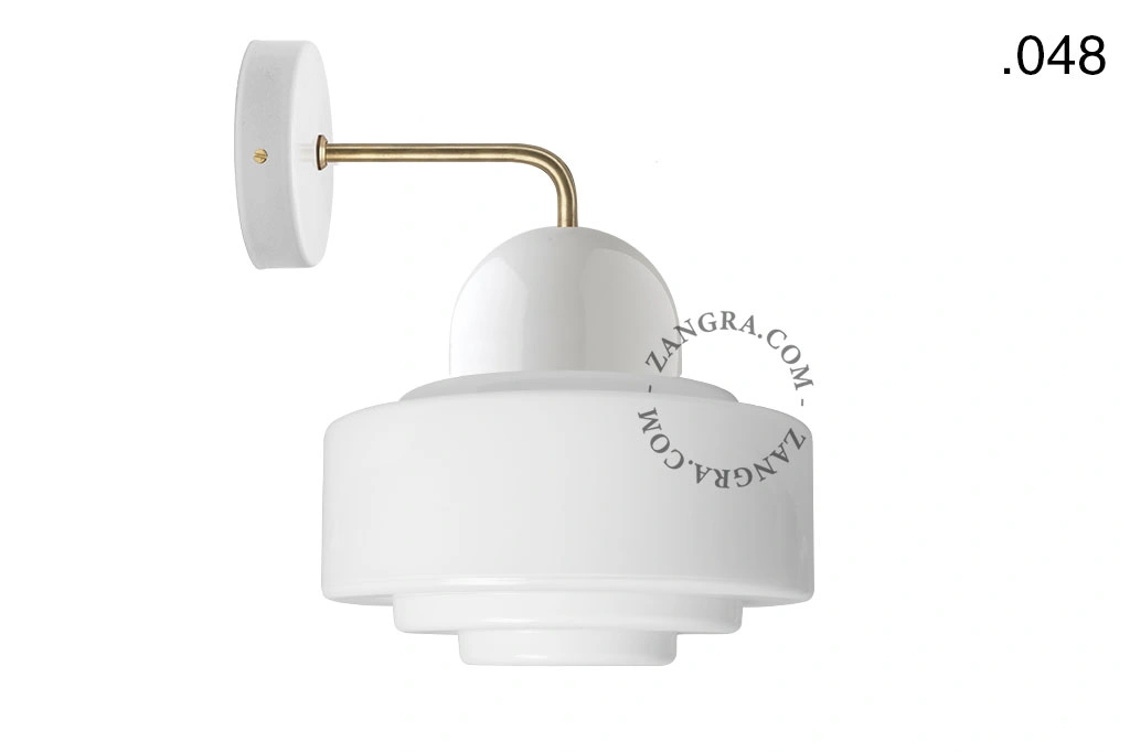 wandlamp van porselein en glas