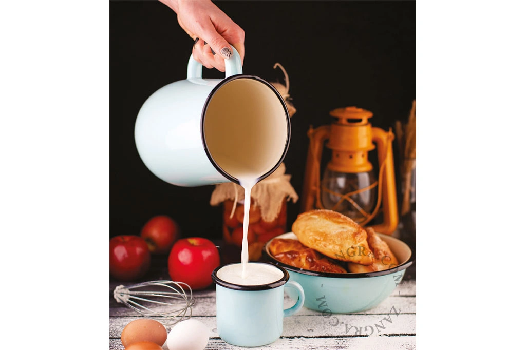 Becher aus blauer Emaille - 40cl