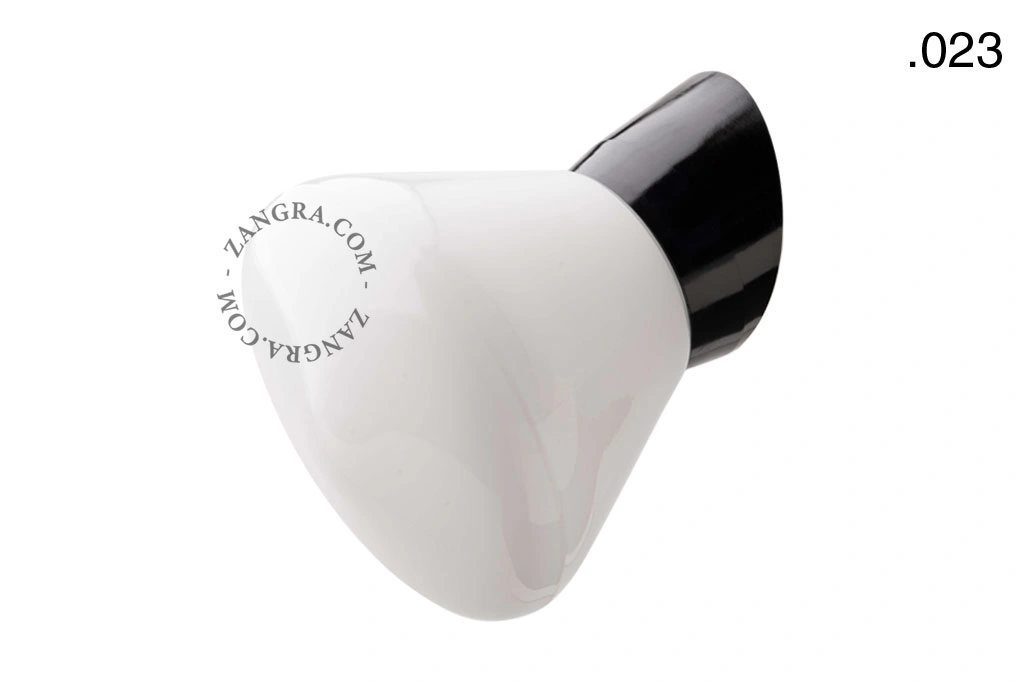 czarna lampa ścienna ze szklanym kloszem - Ø 11 cm